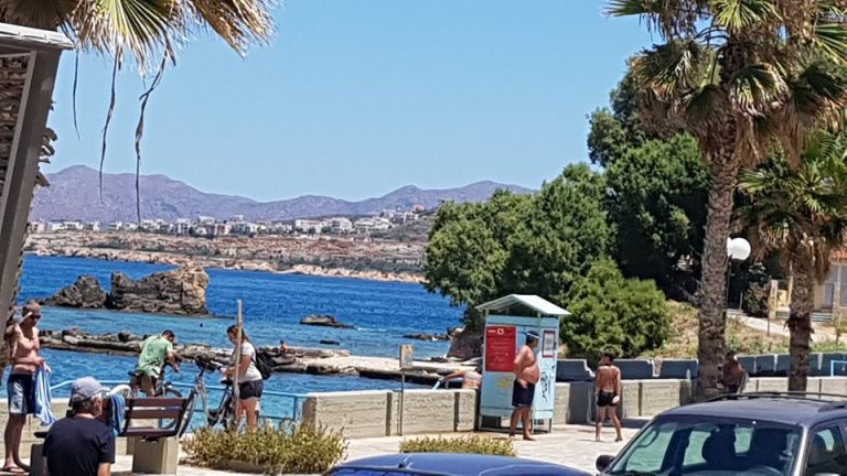 Γυναίκα Καταστηματάρχης «Σβέρκωσε» Επιδειξία Στο Κουμ Καπί Στα Χανιά!