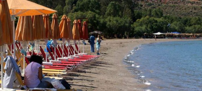 Κρήτη: Ο αέρας «πήρε» την ομπρέλα και του την κάρφωσε στην κοιλιά