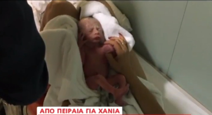 Αυτό το αγγελούδι γεννήθηκε στην καμπίνα του πλοίου από Πειραιά για Χανιά