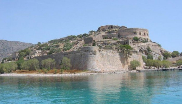 Νεκρός 13χρονος στην Ελούντα-Κατέρρευσε ξαφνικά δίπλα στην μητέρα του