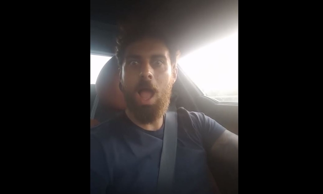 Ο Μάριος Ιωαννίδης βολτάρει με το αυτοκίνητό του και τραβάει βίντεο για τους φαν του στο instagram (Video)