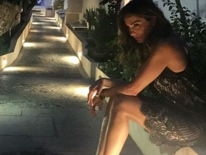 Χαλάρωση και… κρητικοί μεζέδες για την Δέσποινα Βανδή στα Χανιά (Photo)