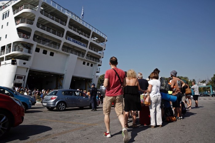 Χιλιάδες επισκέπτες με πλοία και αεροπλάνα στα Χανιά
