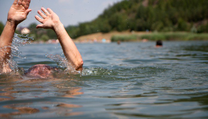 Τραγωδία στο Ρέθυμνο: Προσπάθησαν να βοηθήσουν τα παιδιά τους και πνίγηκαν