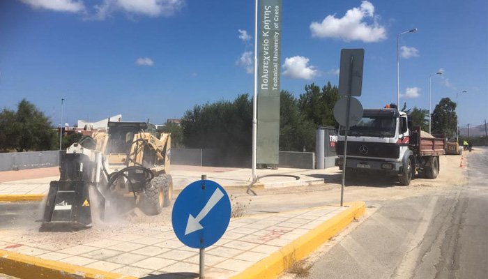 Χανιά: Ξεκίνησε το έργο για φανάρια στο Πολυτεχνείο. Με το πεζοδρόμιο τι γίνεται;