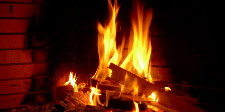 Το μεγάλο κακό που προκαλεί το τζάκι στην υγεία