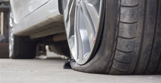 Χανιά: Πήρε «σβάρνα» τα αμάξια και έσκαγε τα λάστιχα! - Ανάστατοι οι ιδιοκτήτες