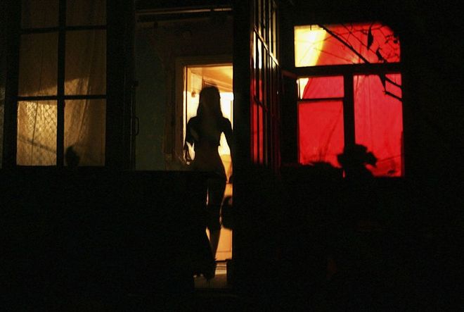 Ιδιοκτήτρια μπαρ στα Χανιά εξωθούσε στην πορνεία 24χρονη