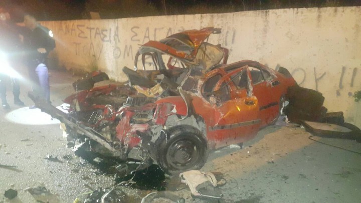 Φρικτό τροχαίο δυστύχημα - Το ΙΧ του έκανε «βουτιά» θανάτου από ύψος 13μ - Εικόνες σοκ