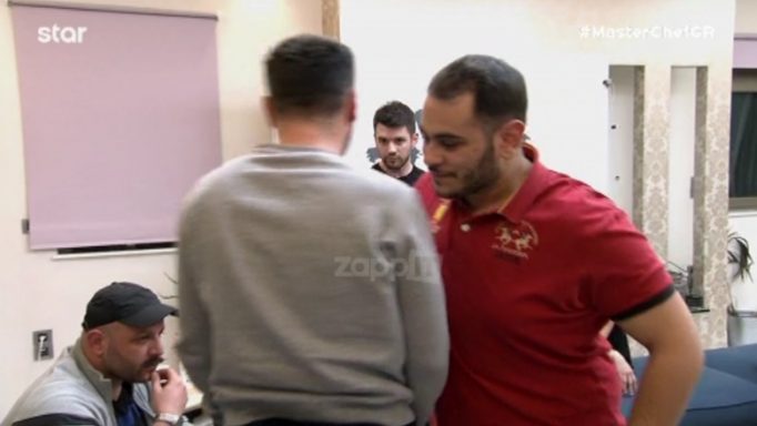 MasterChef: Αδιανόητο μπάχαλο! Κινήθηκε απειλητικά ο Σάββας προς τον Τιμολέοντα! «Είσαι μεγάλη λουλού, κότα» – «Παπ…α αρχ…ια έχεις»