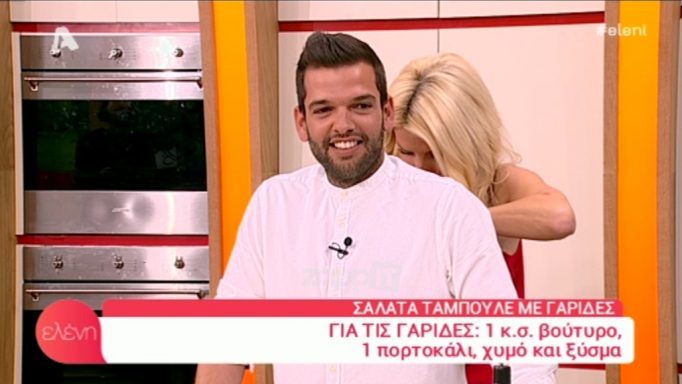 Μπήκε στο μπούστο της Ελένης Μενεγάκη! Έτρεξε ο μάγειρας να την καλύψει! (video)