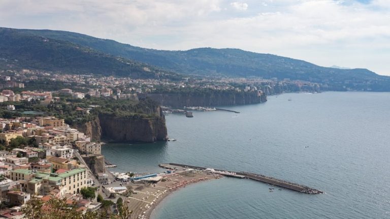 Σοκ στην Ιταλία: Εργαζόμενοι σε ξενοδοχείο νάρκωσαν και βίασαν ομαδικά τουρίστρια