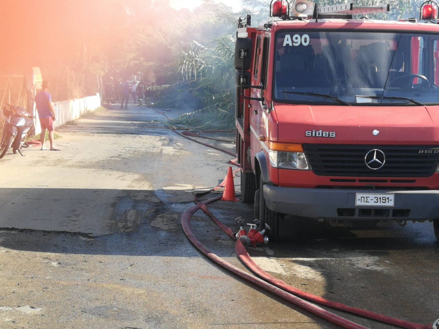 Μεγάλη φωτιά στα Χανιά - Απειλήθηκαν σπίτια στην Χρυσή Ακτή (φωτο)