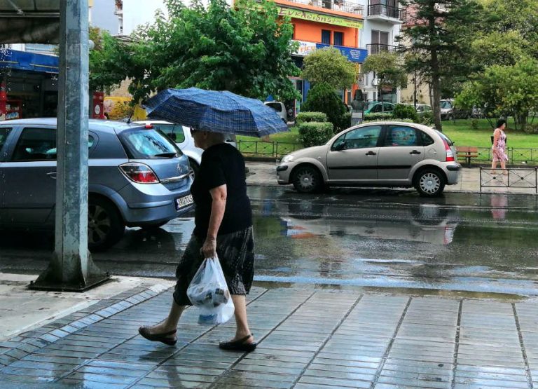 Άνοιξαν οι ουρανοί στα Χανιά - Ο Μίνωας ήρθε στην Δυτική Κρήτη