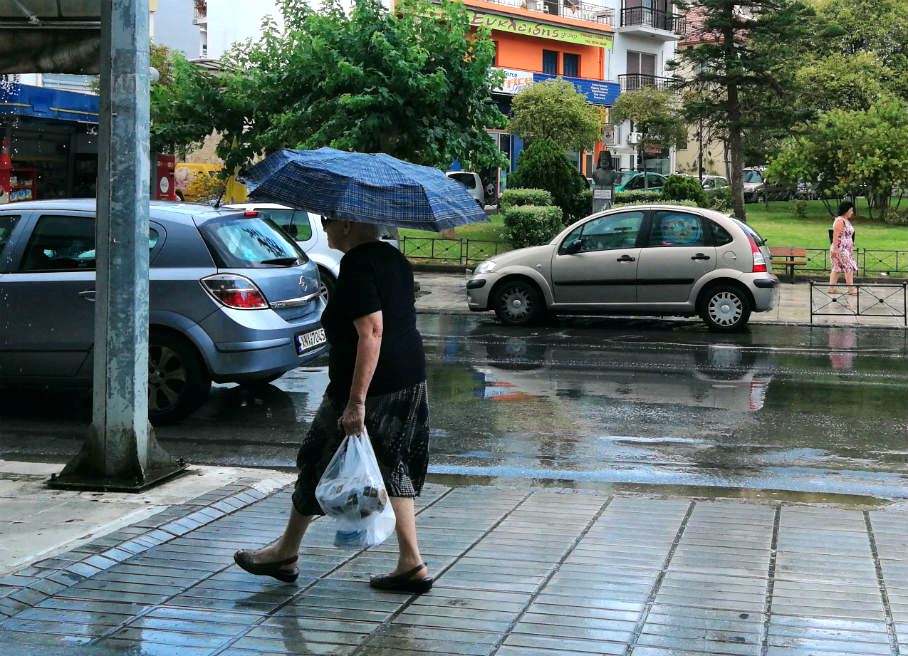 Άνοιξαν οι ουρανοί στα Χανιά - Ο Μίνωας ήρθε στην Δυτική Κρήτη