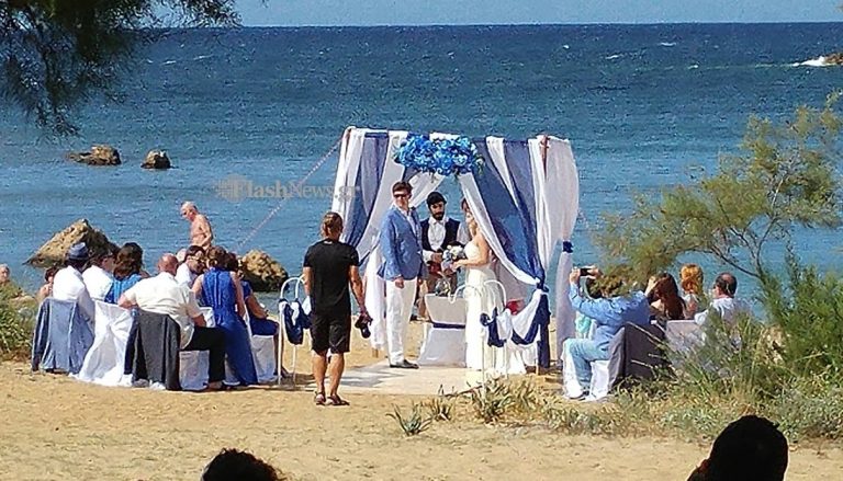 Σήμερα γάμος γίνεται σε... παραλία των Χανιών! (φωτο)