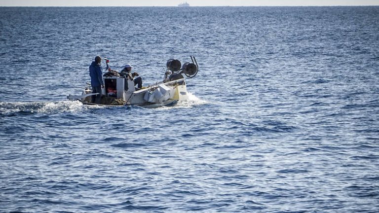 Επαγγελματίας ψαράς αλίευσε αμφορέα στον κόλπο των Χανίων