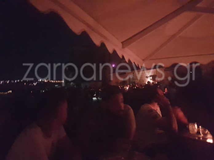 Σαββατόβραδο χωρίς ρεύμα στο παλιό λιμάνι των Χανίων… Έφυγε ο κόσμος, έκλεισαν μαγαζιά