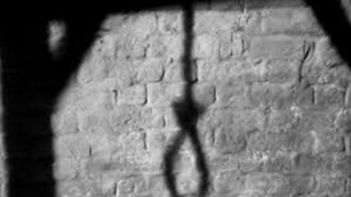 Χανιά: Νεκρός νεαρός άνδρας στην αυλή σπιτιού στην Χρυσοσκαλίτισσα! Τι ψάχνει η Αστυνομία