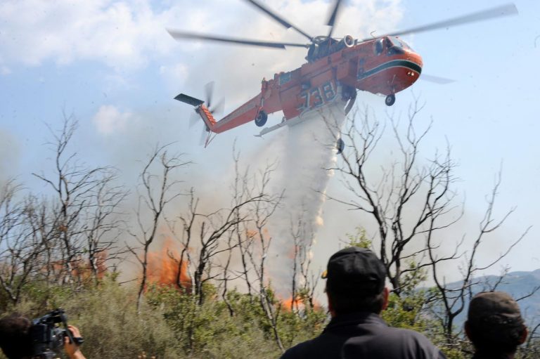 Χανιά: Μεγάλη φωτιά στη Σπίνα Σελίνου - Απειλούνται σπίτια