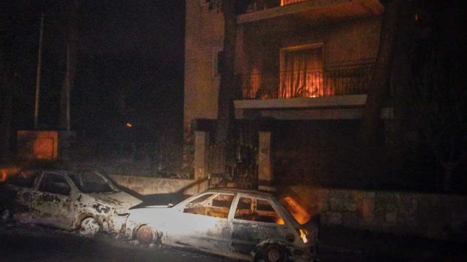 Εθνική τραγωδία με τουλάχιστον 24 νεκρούς από τις πυρκαγιές - Βρέφος έξι μηνών το μικρότερο θύμα