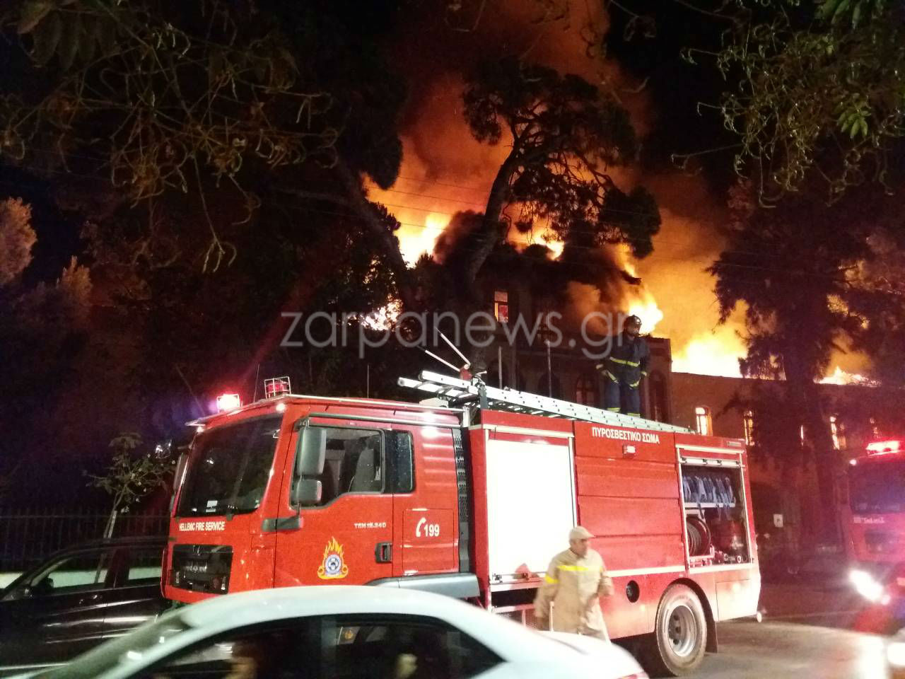 Συναγερμός στο κέντρο των Χανίων: Δύο φωτιές στο Πολεμικό Μουσείο και στο Κουμ Καπί