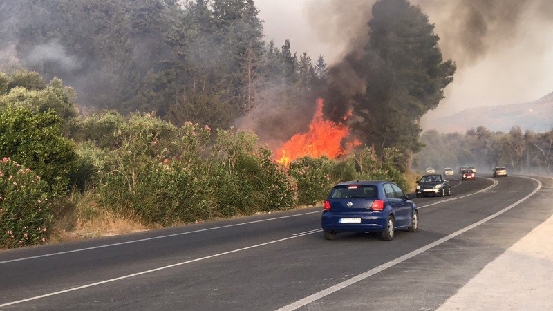 Χανιά: Ανεξέλεγκτη η πυρκαγιά, κάηκαν κτίσματα στον Αποκόρωνα 4 άτομα μεταφέρθηκαν στο Νοσοκομείο 