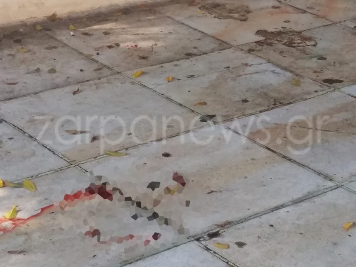 Δύο συλλήψεις για την αιματηρή συμπλοκή στην Πλατεία Αγοράς – Δίνει μάχη για τη ζωή του το θύμα