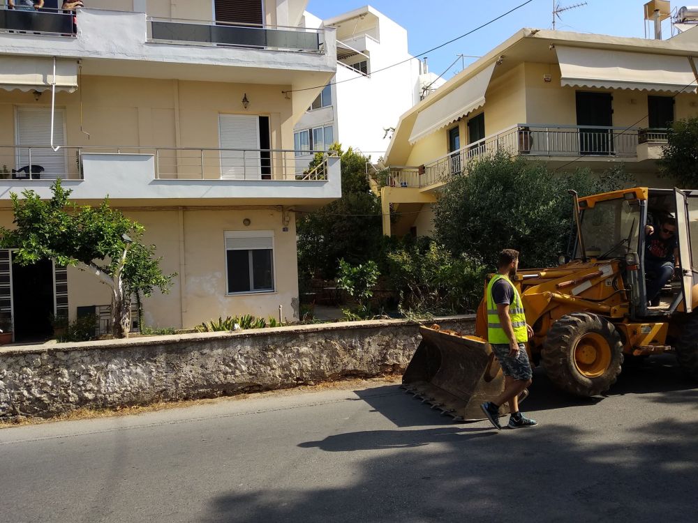 Δήμος Χανίων: Έριξε τοιχίο οικείας στη Ν.Χώρα 