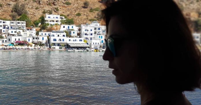 Στα Χανιά και τη Γαύδο για camping η Κατερίνα Παπουτσάκη (Photos)