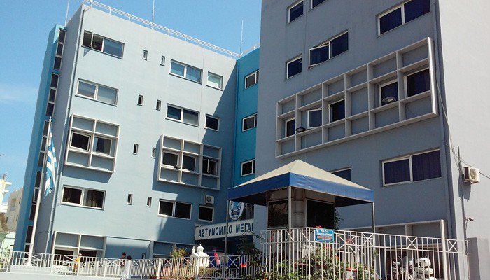 Αντρας αυτοπυρπολήθηκε έξω από το αστυνομικό μέγαρο Χανίων