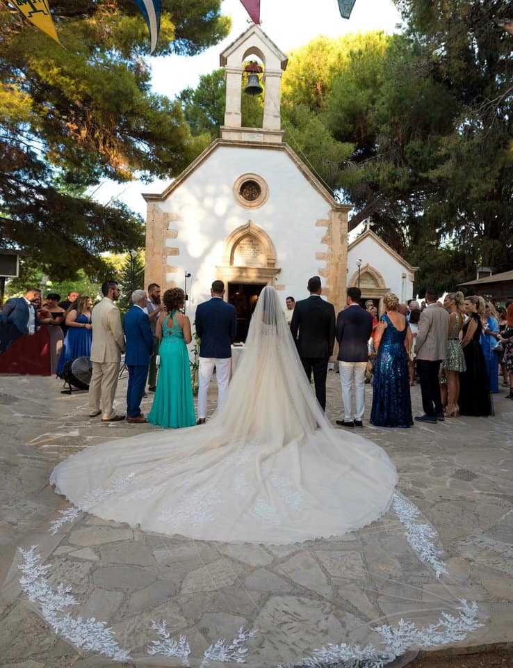 Χανιά: Λαμπερός γάμος για τον σχεδιαστή νυφικών Αντώνη Πολέντα – Ο κουμπάρος ηθοποιός από το «Τατουάζ»