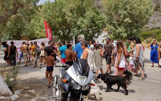 Παράσταση διαμαρτυρίας στη Σούγια - Η Αστυνομία έγραψε κατασκηνωτές