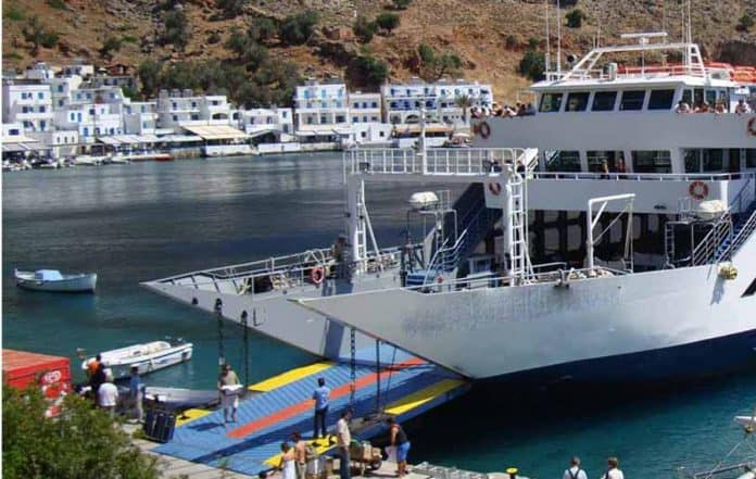 Χανιά: Το πλοίο ακινητοποιήθηκε στο λιμάνι λόγω βλάβης
