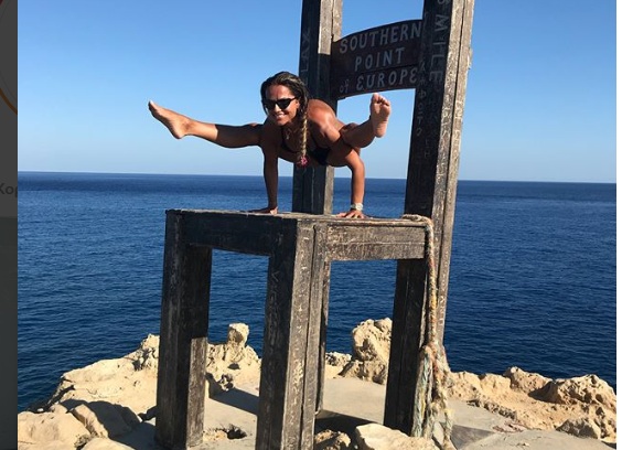Η εντυπωσιακή yoga που έκανε η Σόφη Πασχάλη στη Γαύδο