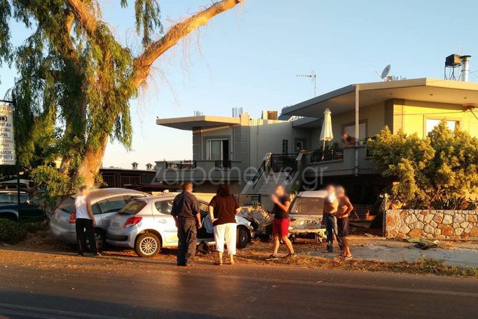 Χανιά: Του ‘φυγε το αυτοκίνητο και καρφώθηκε δίπλα από δέντρο και παρκαρισμένο (Photo)