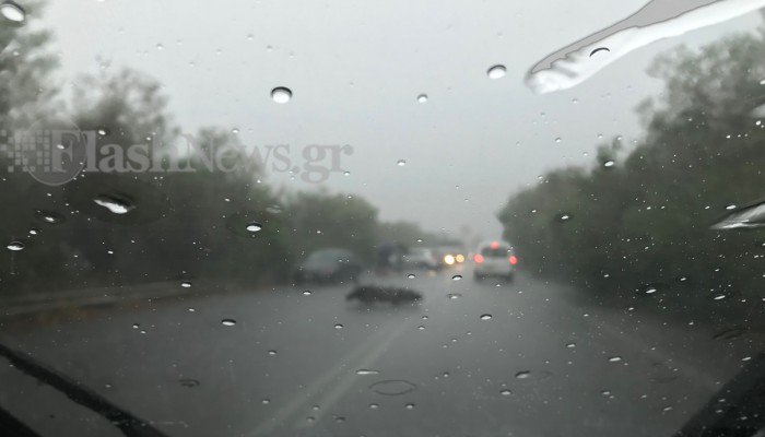 Σύγκρουση αυτοκινήτου με μηχανή στον Άγ.Ραφαήλ