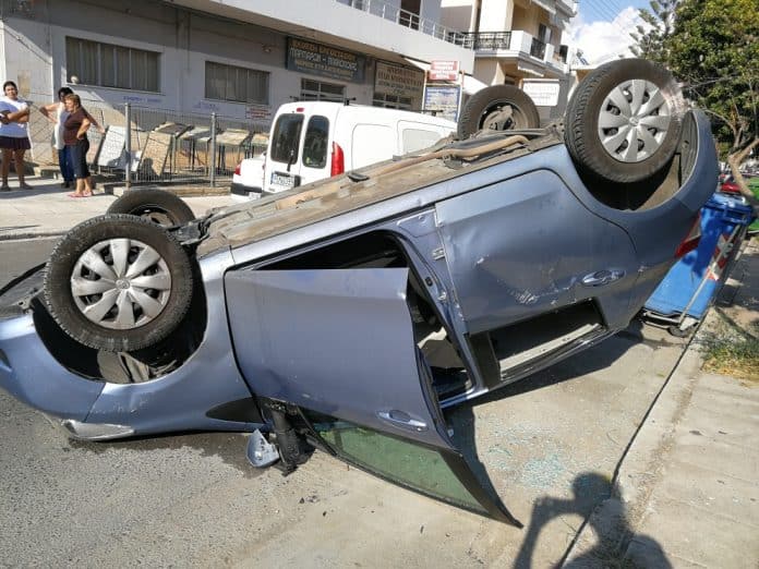 Χανιά: Τούμπαρε αυτοκίνητο μετά από τροχαίο – Στο νοσοκομείο τρία άτομα (Photos)
