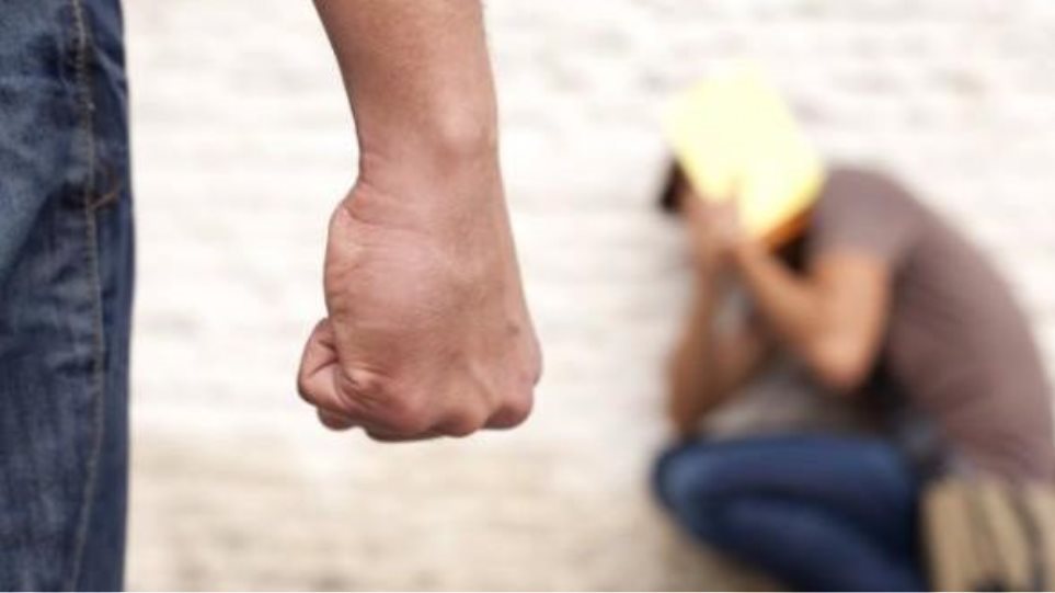 Στον εισαγγελέα πατέρας ανήλικου που έδερνε συνομήλικούς του
