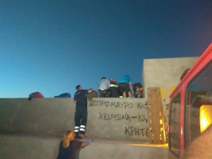 Αποχαιρετούν τον Πέτρο που σκοτώθηκε στον λιμενοβραχίονα Το σπαρακτικό μήνυμα του σχολείου