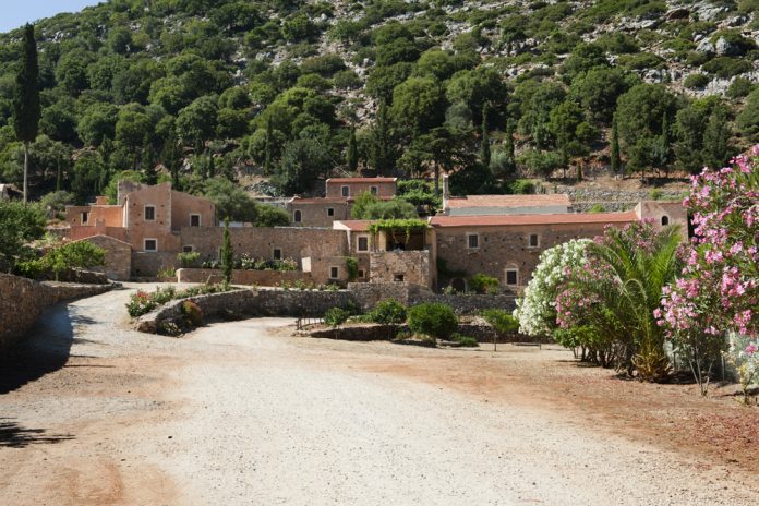 Κρήτη: Με μία διπλή συντεκνιά έκλεισε μια βεντέτα 63 ετών