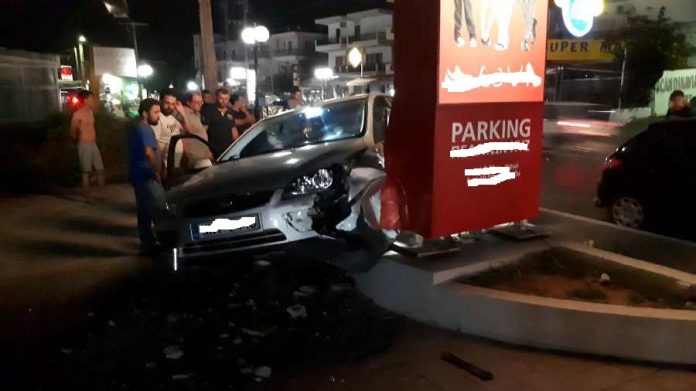 Χανιά: Απίστευτο τροχαίο! Τον πέταξε στο πεζοδρόμιο, του διέλυσε το αυτοκίνητο και έγινε καπνός (Photos)