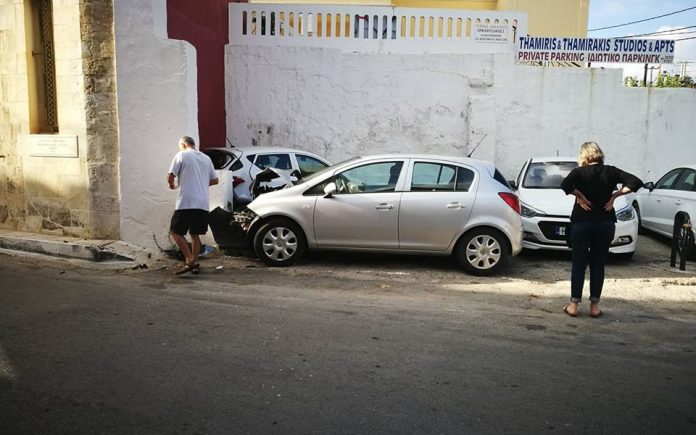 Χανιά: Ι.Χ. καρφώθηκε σε τοίχο! Σοβαρό τροχαίο τα ξημερώματα (Photos)