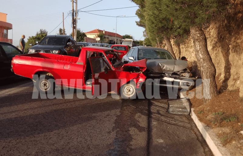 Τροχαίο ατύχημα με τραυματίες στην οδό Ακρωτηρίου (φωτο)
