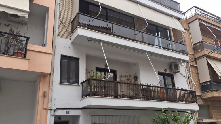 Εγκυος πήδηξε από το μπαλκόνι του σπιτιού της και σκοτώθηκε