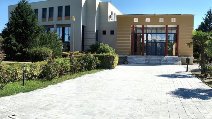 Καθηγητής ΤΕΙ ζητούσε «μίζες» και σεξ για να περνάει φοιτητές στα μαθήματα