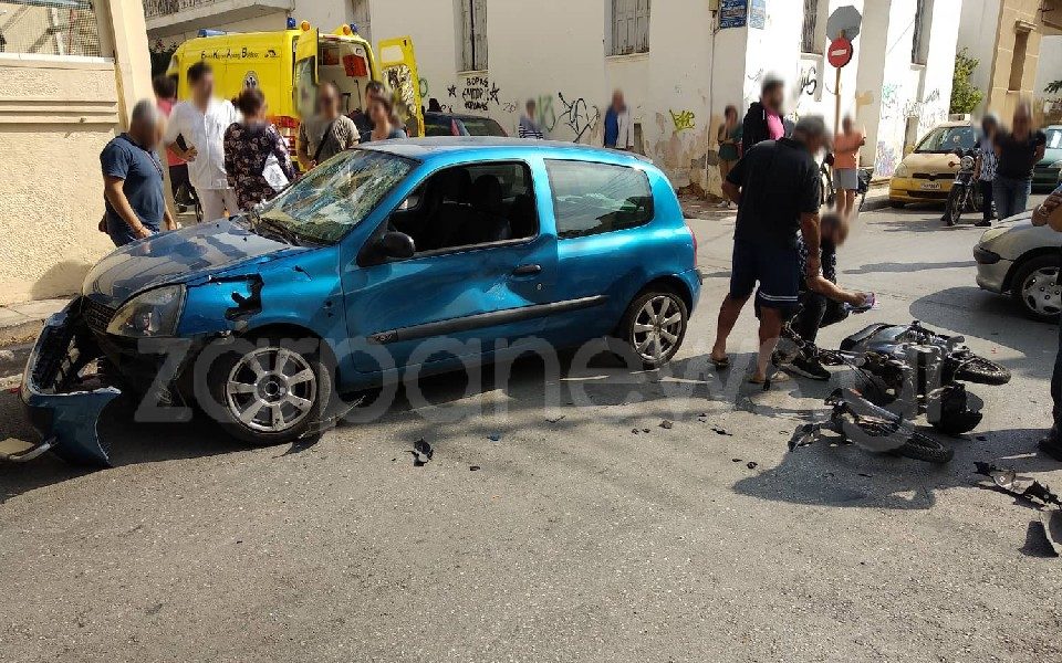 Σοβαρό τροχαίο σε διασταύρωση «καρμανιόλα» στο κέντρο των Χανίων (φωτο)