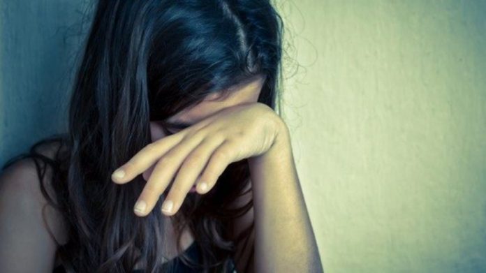 Προσπάθησαν να βιάσουν δύο τουρίστριες μπροστά στην πόρτα τους