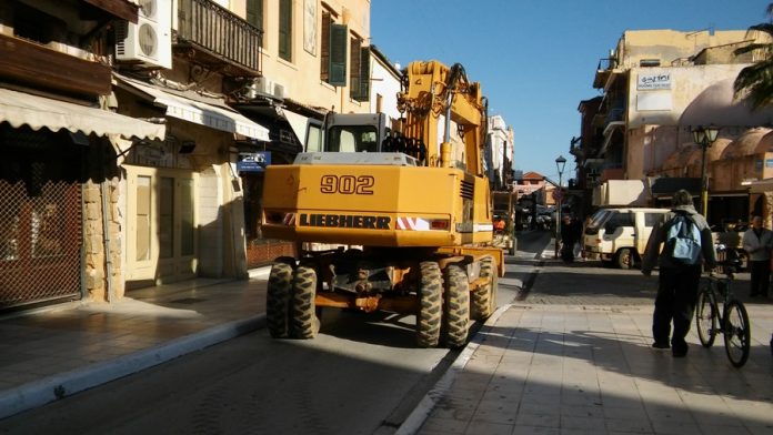 Χανιά: Μπήκαν οι μπουλντόζες στην οδό Χάληδων! Ξεκινούν οι εργασίες (Photos)