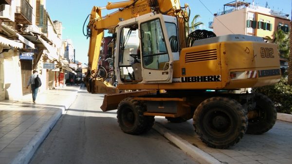 Χανιά: Μπήκαν οι μπουλντόζες στην οδό Χάληδων! Ξεκινούν οι εργασίες (Photos)